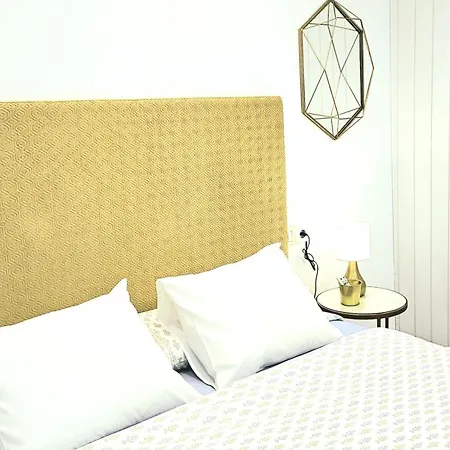 Apartment & Away In The Heart Of Historical Town Of